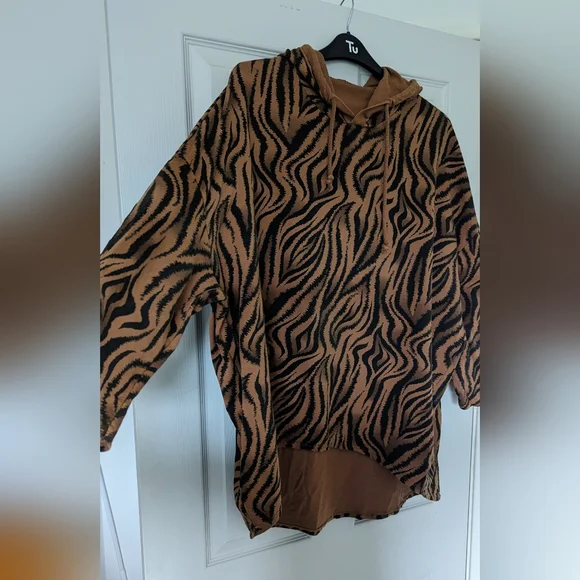 Animal Print Oversized Jumper Hoodie - Picture 2 of 4